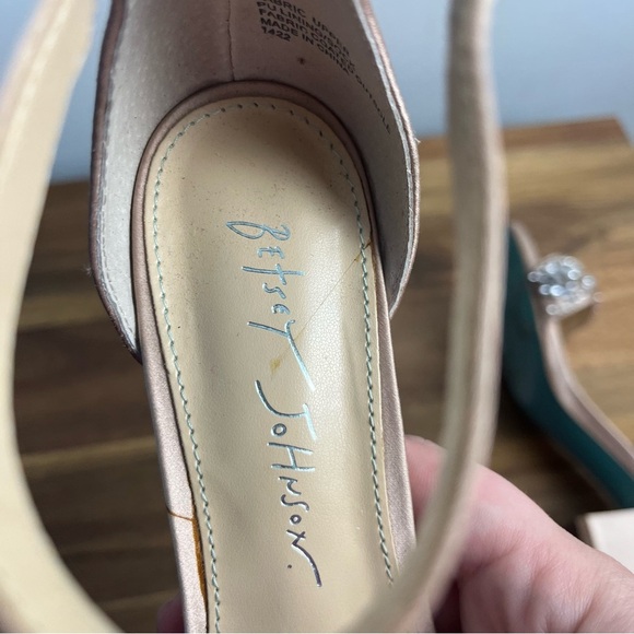 Betsey Johnson Women's Sb-Mel Heeled Sandal tan silver size 5.5 - Picture 14 of 14